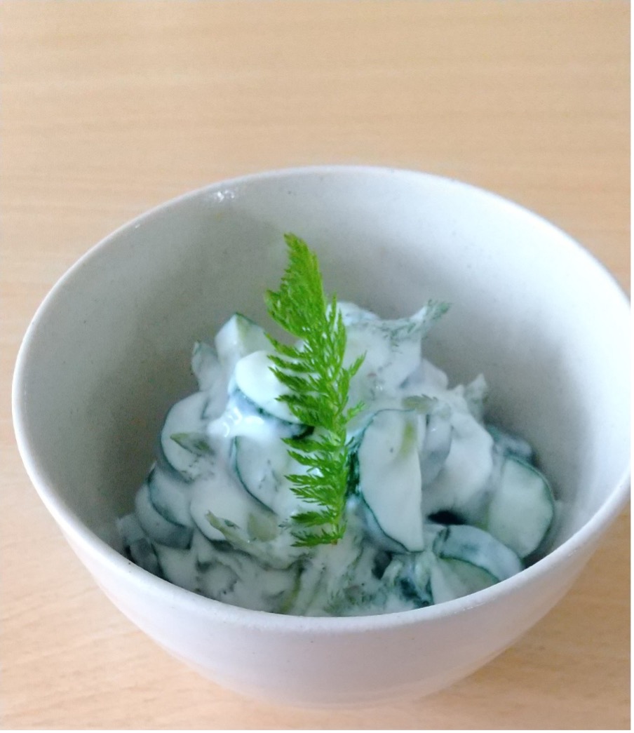 雑草のヨーグルトサラダ